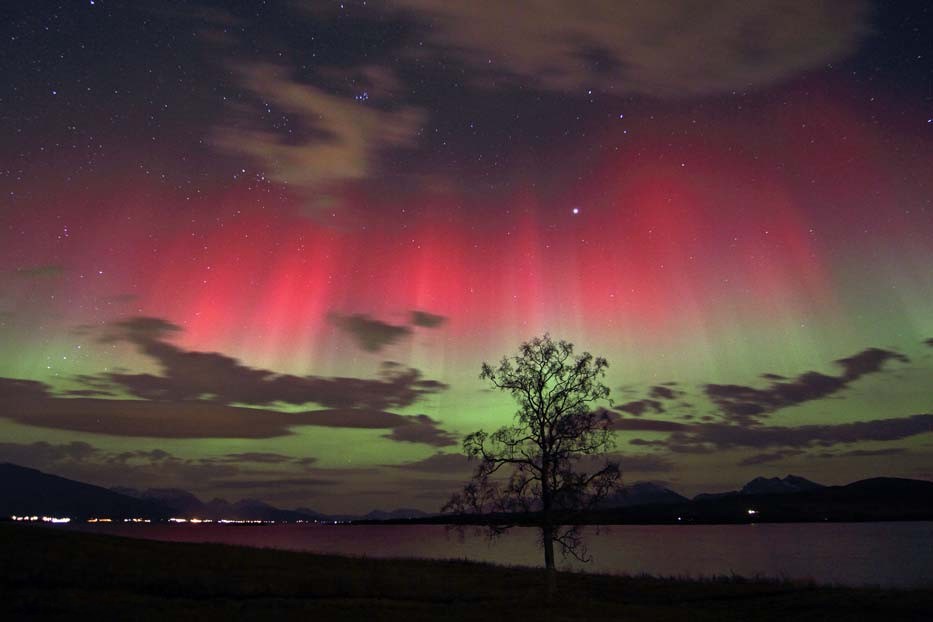 Trail Northern Lights Hunting 2 A Glowing Sky