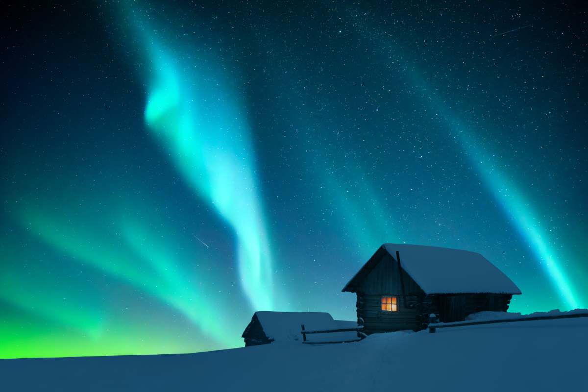 Unique Alaska Retreats for Northern Lights Viewing 3 Alaska aurora borealis over log cabin