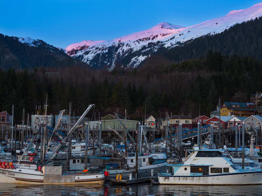 Top Northern Lights Tour Departing from Fairbanks, Alaska 4 harbor in Alaska